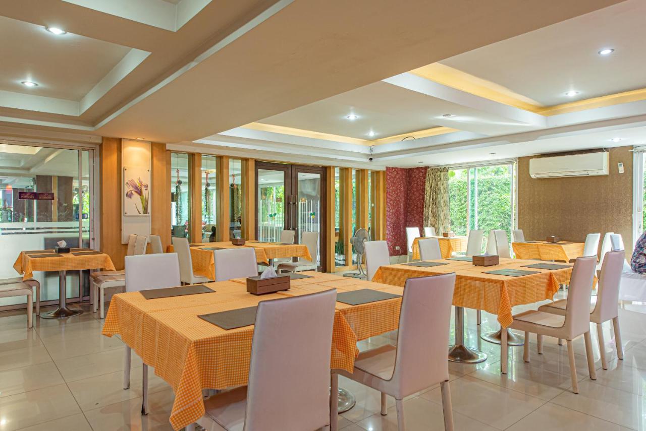 The Wing Design Hotel Bangkok Exterior photo