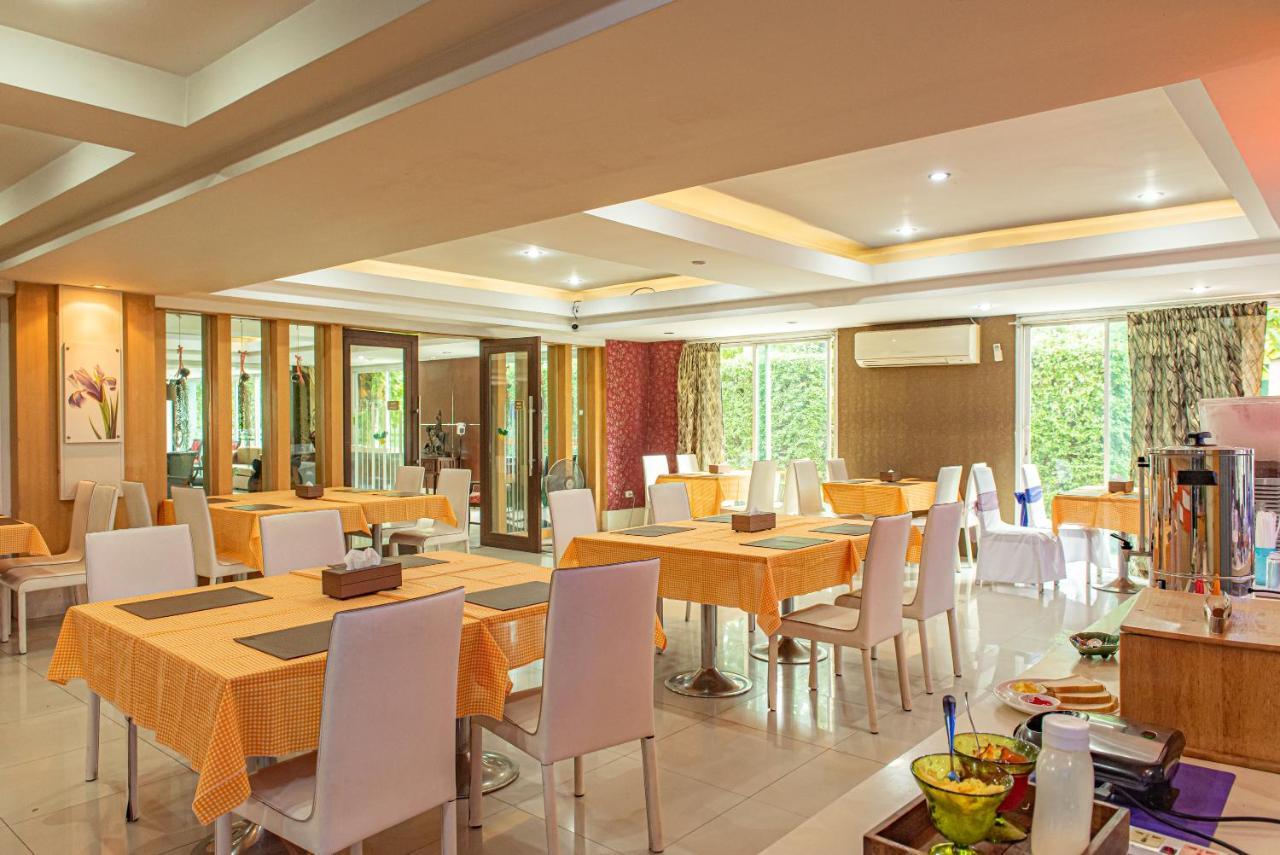 The Wing Design Hotel Bangkok Exterior photo
